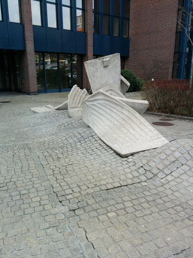 Sculpture at Saalsporthalle