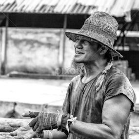 Man Of Kuala Sepetang by Wan Azizi WS - People Street & Candids