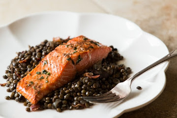 Salmon over Warm Lentils with Crispy Pancetta
