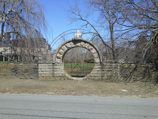 Round Gate