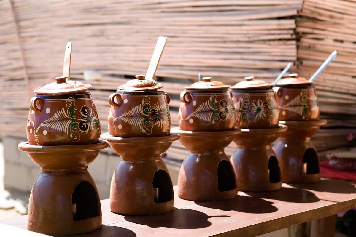 Cabo-San-Lucas-pots - Pots of enticing food in Cabo San Lucas, Mexico.