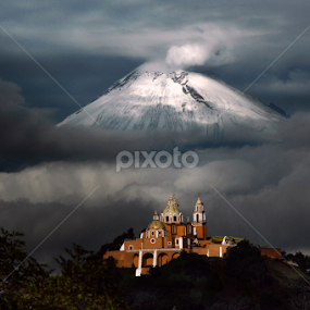 Popocatepetl, snowy and smoking by Cristobal Garciaferro Rubio - Landscapes Mountains & Hills
