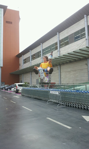 A Giant in Giant Shopping Cart