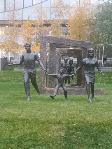 Group Sculpture in Cancer Surv