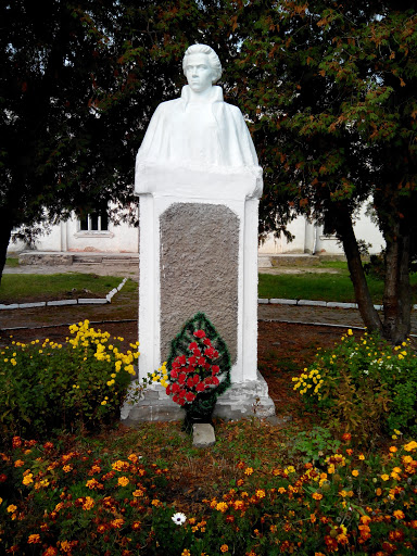 Monument Olena Pchilka