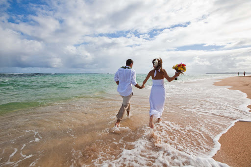 Hawaii is for lovers: Walking along the beach in Kauai. 