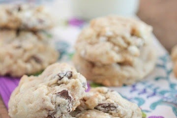 Chocolate Chunk Cookies with Marshmallow & Toffee