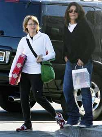 Jodie Foster and girlfriend Cindy Mort photo