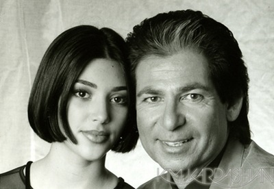 Kim Kardashian and dad Robert Kardashian pic