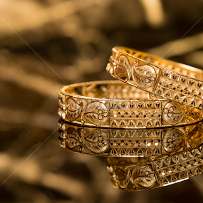 Bangles of a Hindu Wedding by Subhasis Mukherjee - Wedding Details