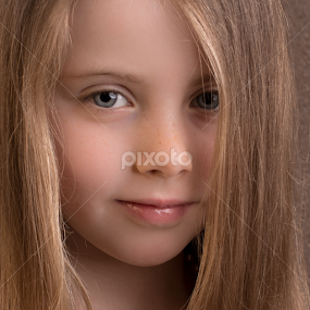 by Milou Krietemeijer-Dirks - Babies & Children Child Portraits