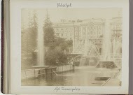 Het zomerpaleis en het Peterhof in de omgeving van Sint-Petersburg.