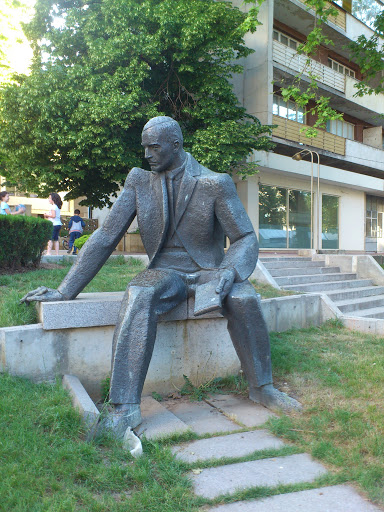 Jordan Jovkov Statue