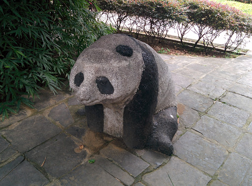 儿童公园熊猫雕塑