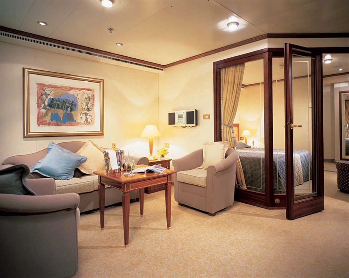 Medallion_Suite_Silversea - Five hundred square feet of luxury will surround you in the Medallion Suite aboard Silver Shadow.