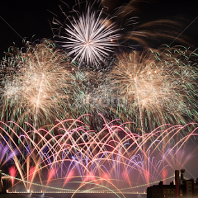 Clifton Suspension Bridge Fireworks by Andro Andrejevic - Abstract Fire & Fireworks
