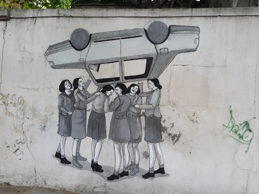 Mural Mujeres Con Auto