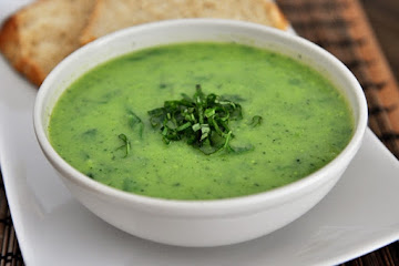 No-Cream Creamy Basil Spinach Soup