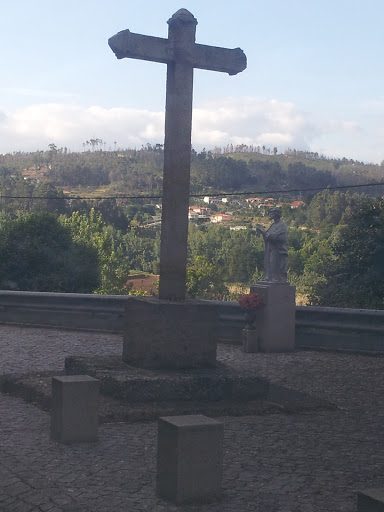 Cruzeiro e Estátua de S. Pedro