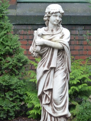 Posąg W Ogrodzie