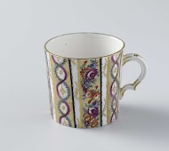 Cup with vertical borders