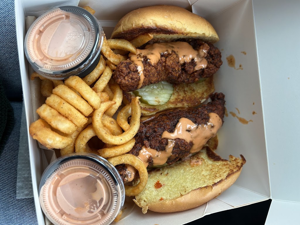  Tendeez Hot Chicken, Oshkosh