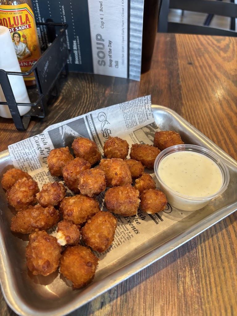  Lucky's Pub and Grill