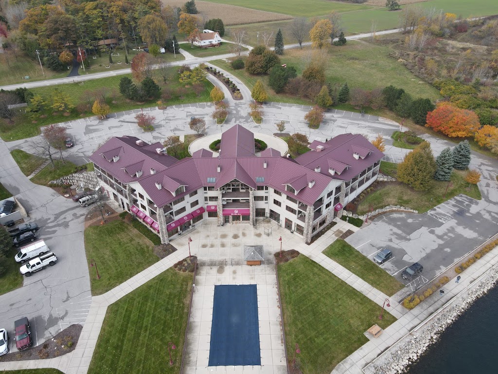  Wave Pointe Marina & Resort.