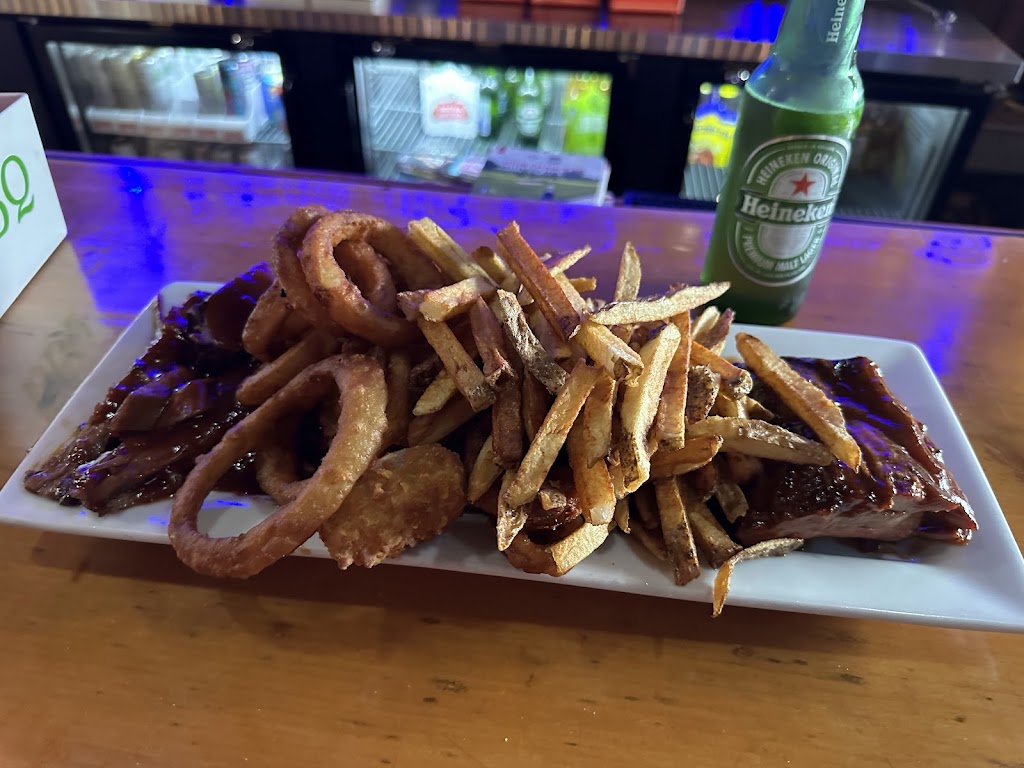  Izzy's Bbq Lounge & Grille