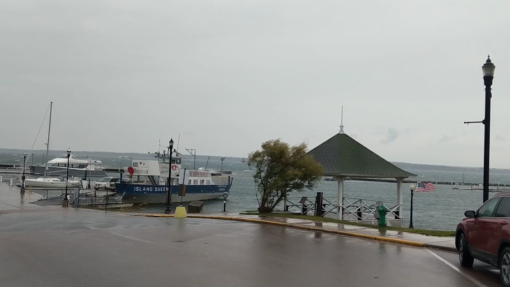  Pier Plaza Restaurant