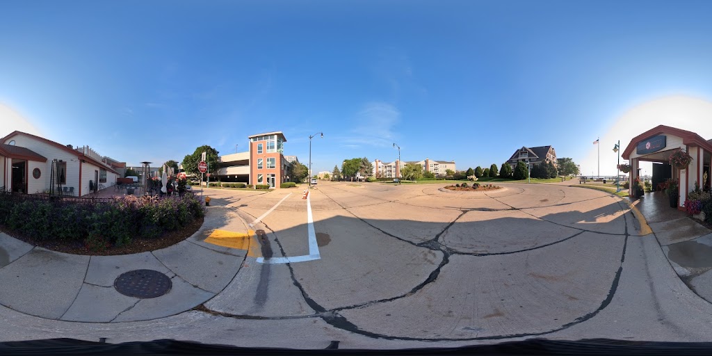  Corner House on the Lake