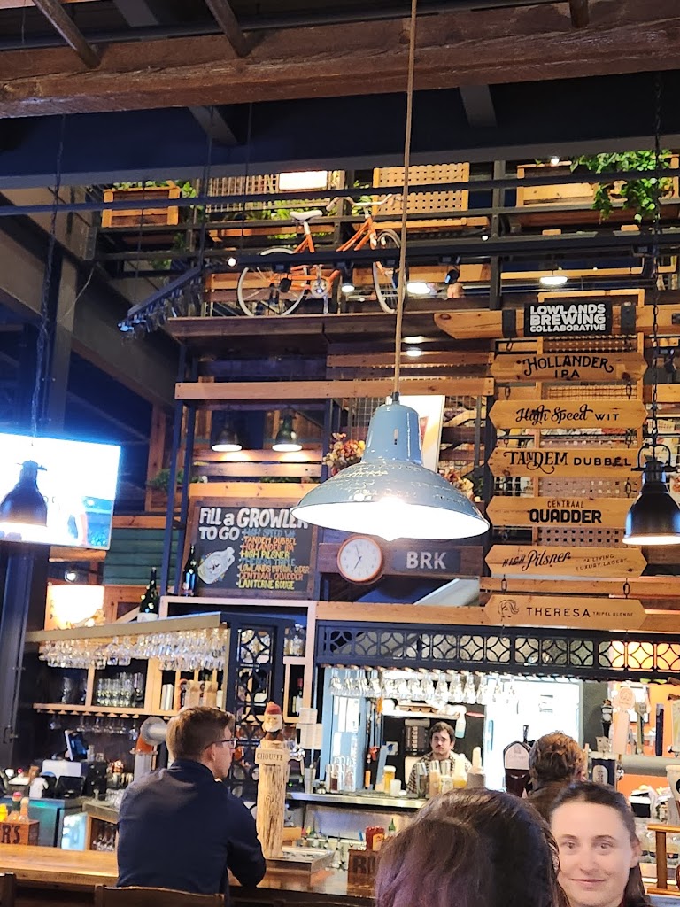  Café Hollander Brookfield Corners