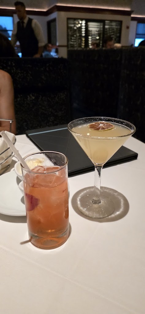  Fleming’s Prime Steakhouse & Wine Bar