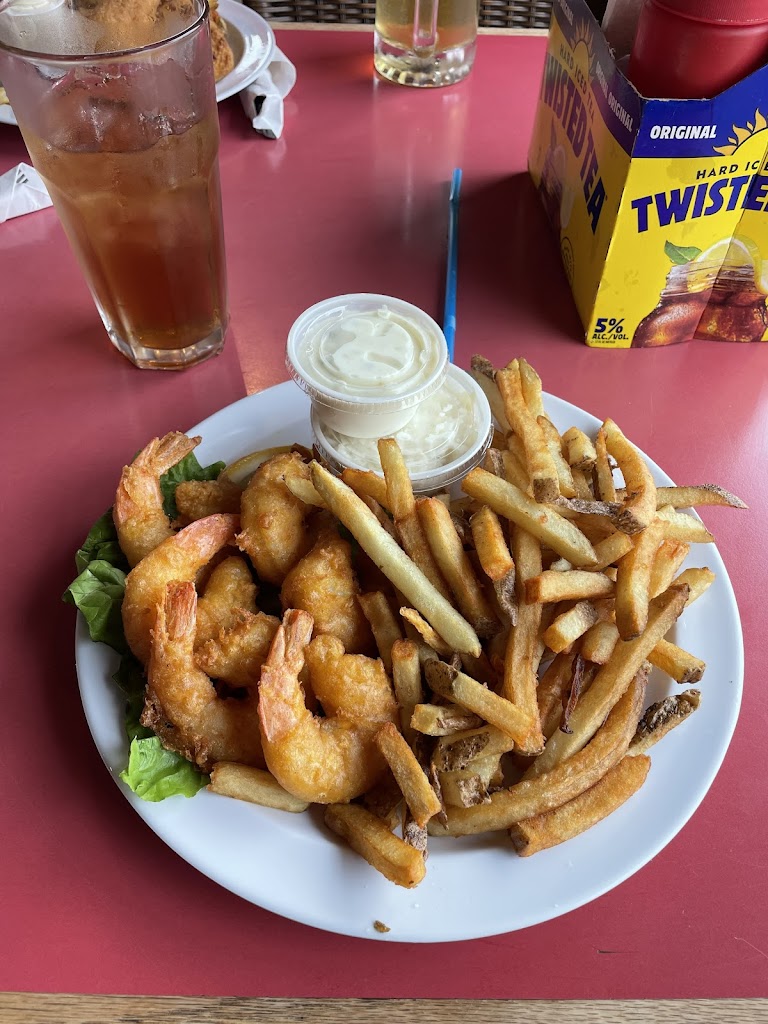  Holly's Bar and Grill