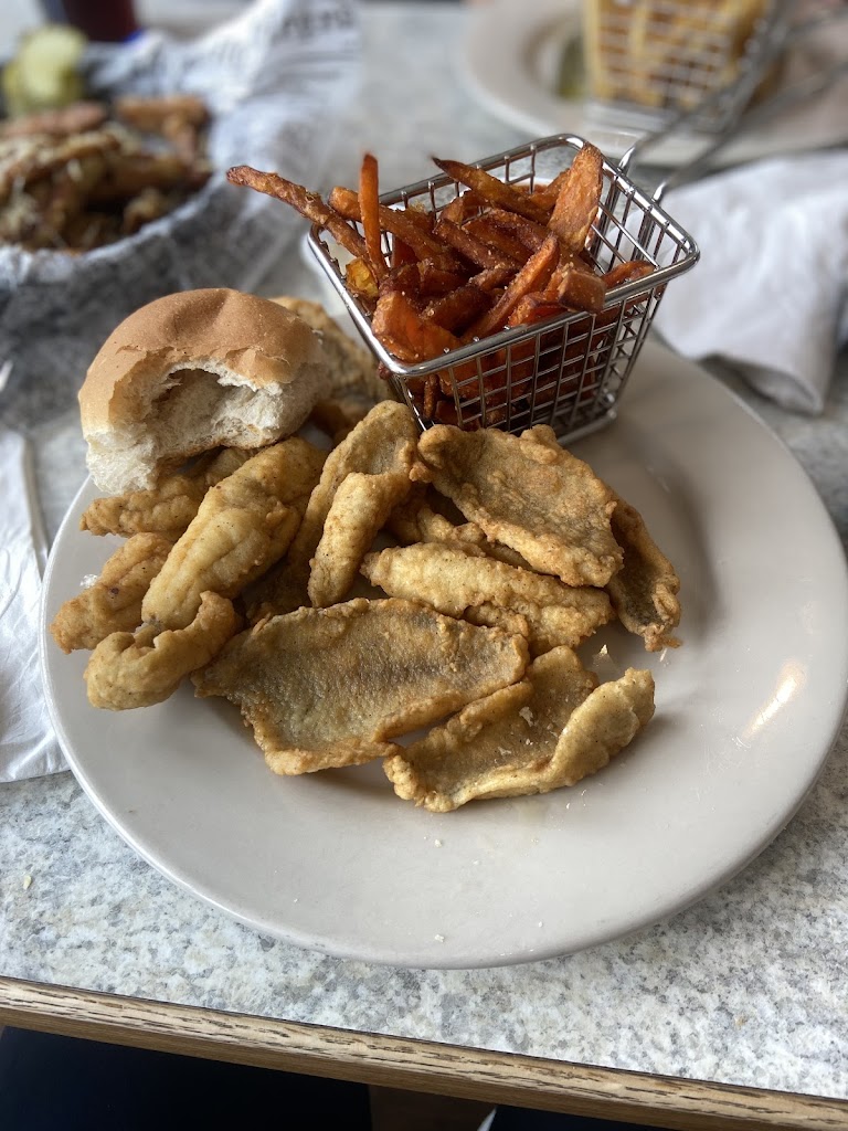  JW Creekside Bar & Restaurant