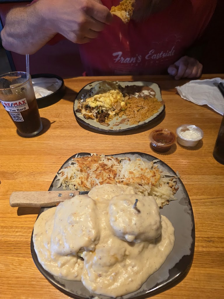  Lucky Star Pub & Eatery