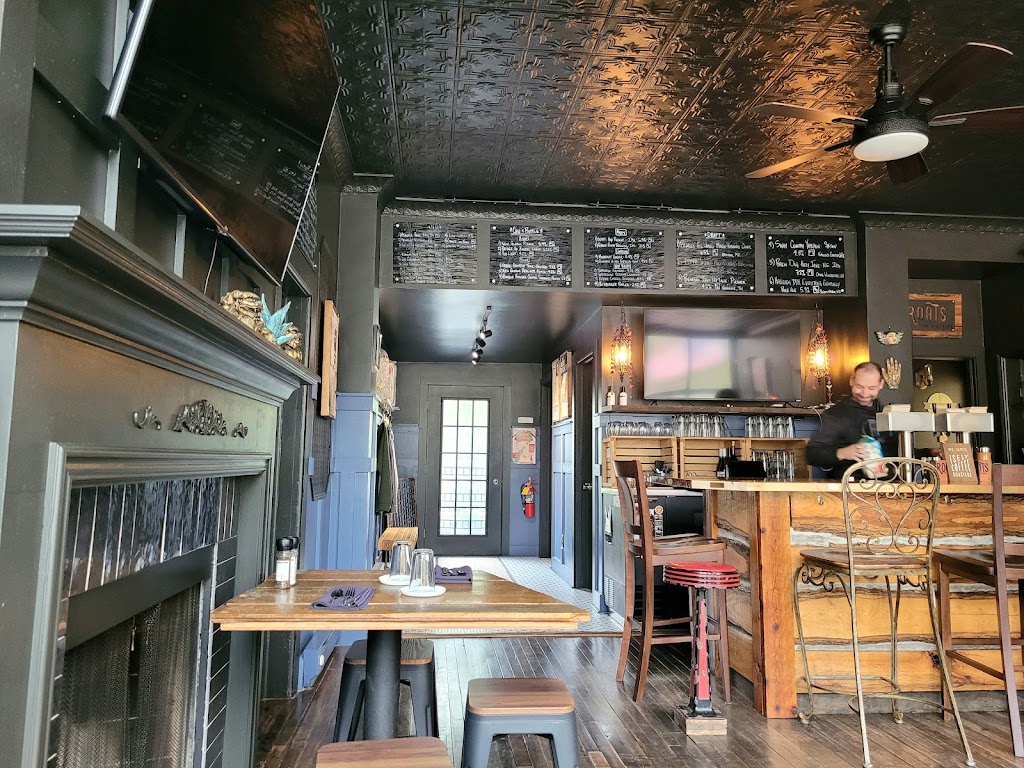  Roots Inn & Kitchen