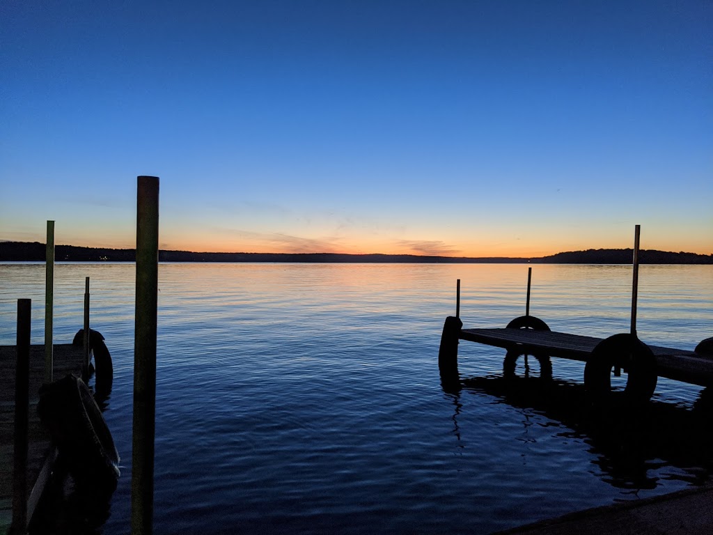  Lincolnwood Resort & Bar