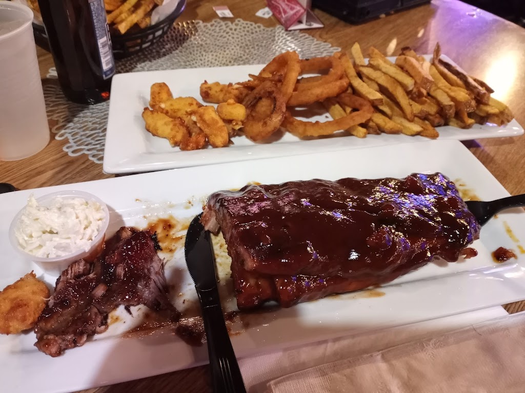  Izzy's Bbq Lounge & Grille