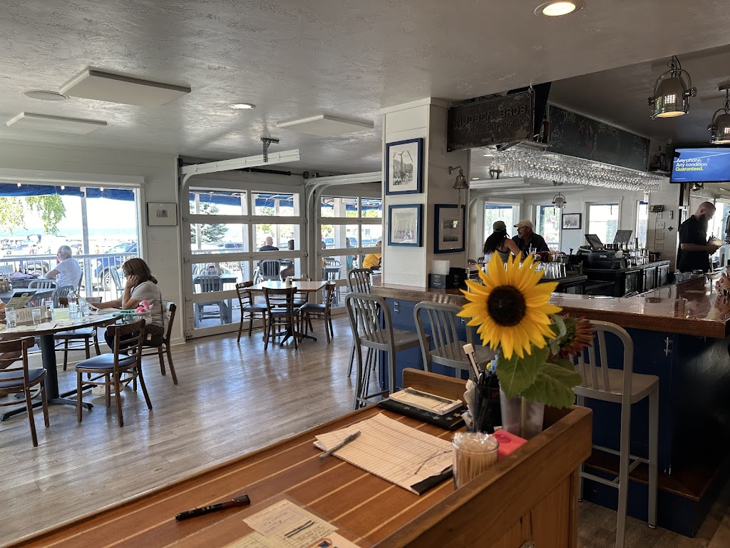  Boathouse On The Bay