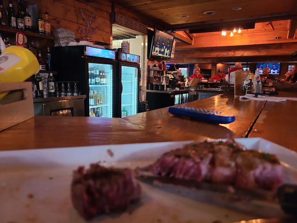  Country Gardens Motel & Lounge