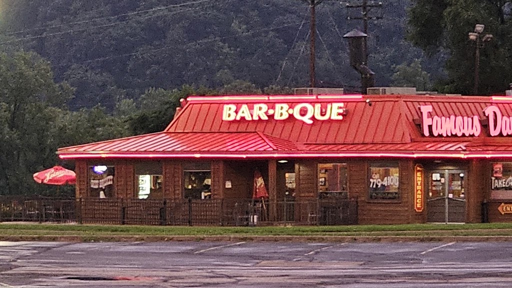  Famous Dave's Bar-B-Que