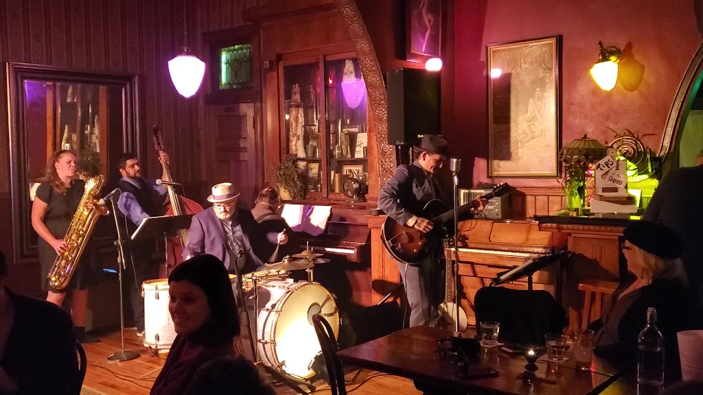  Shaker's Cigar Bar & World Cafe