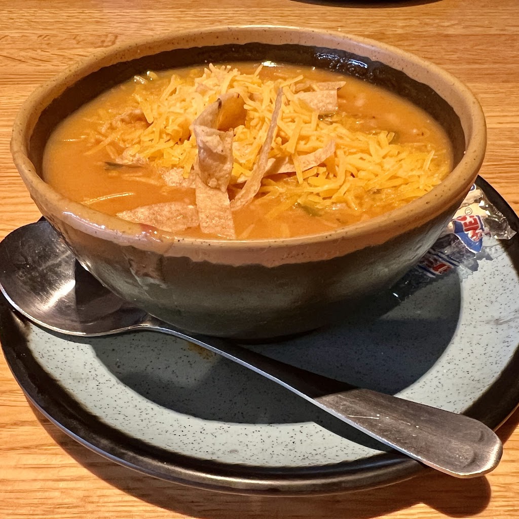  Lucky Star Pub & Eatery