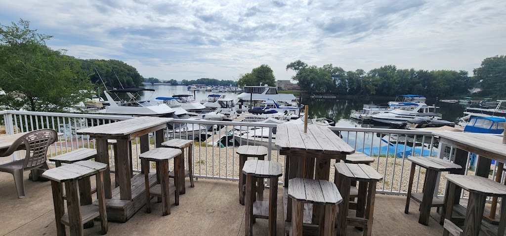  Tom Sawyer's Bar & Grill