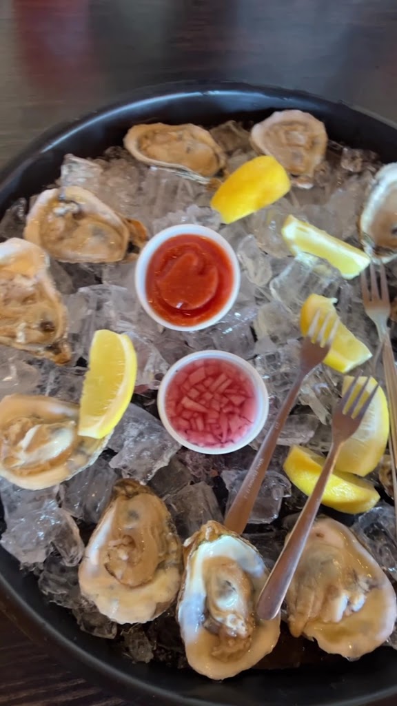  Boat House Pub & Eatery