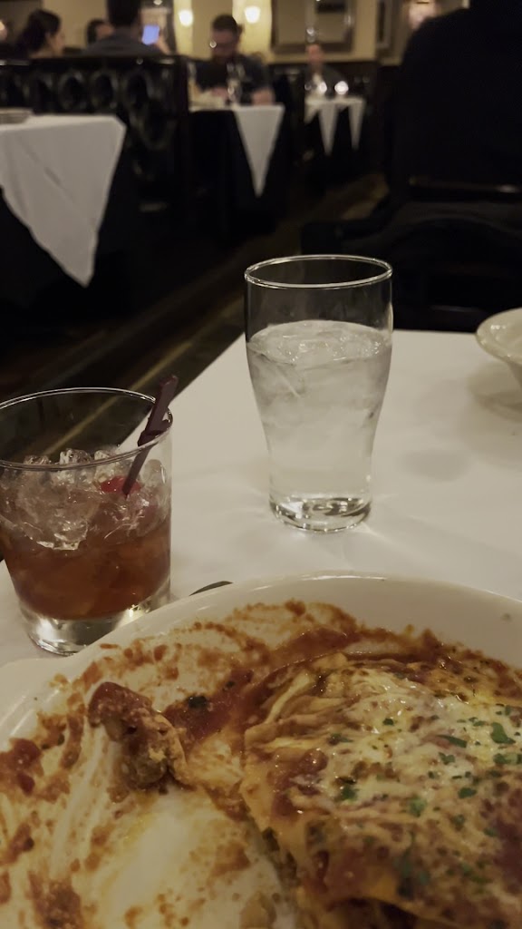  Maggiano's Little Italy