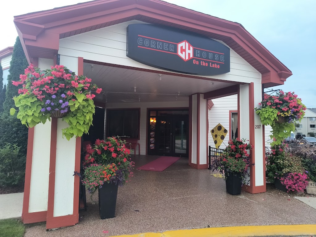  Corner House on the Lake