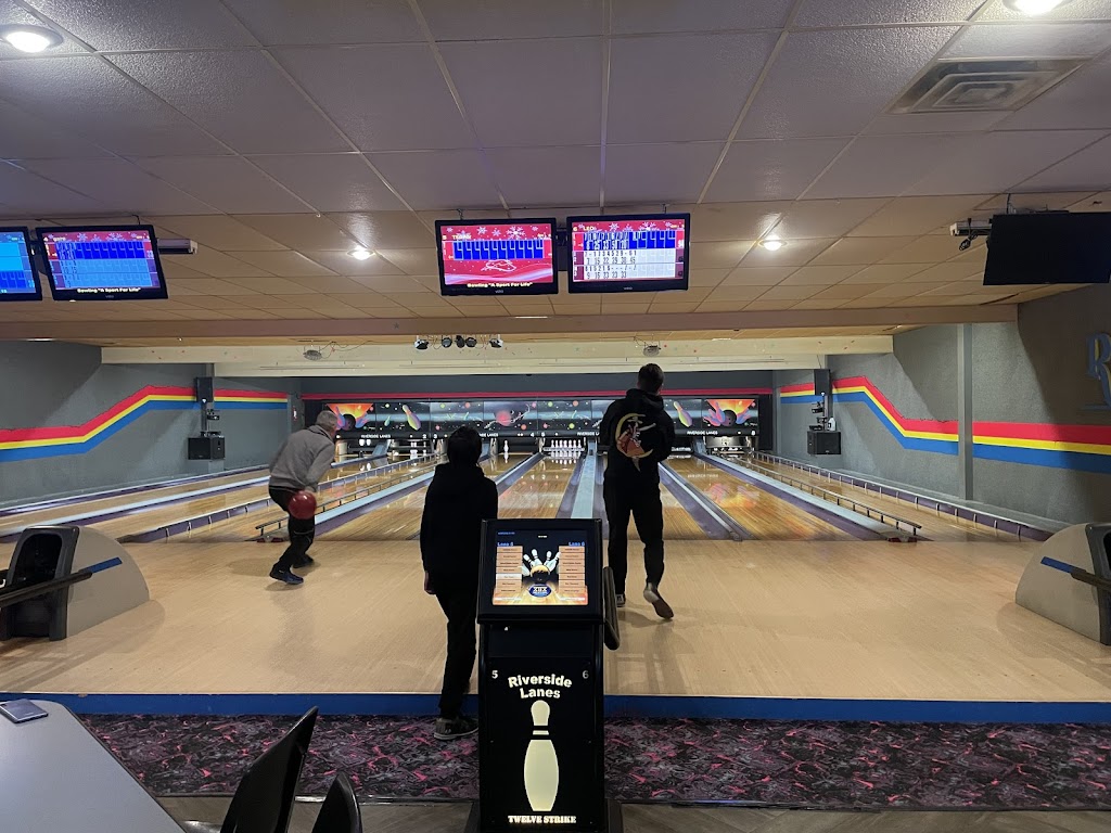  Riverside Lanes