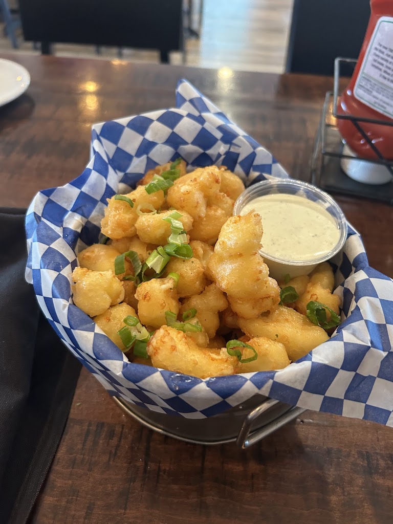  Lake House Grill & Bar